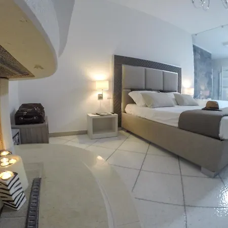 Golden Apartment *
